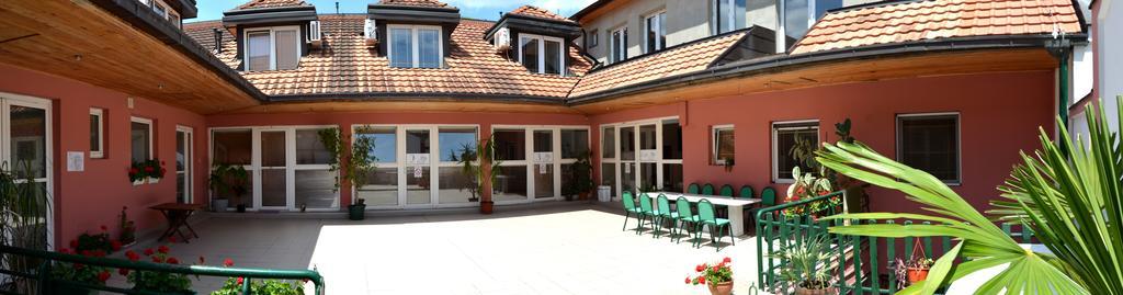 Terasa Vandrehjem Novi Sad Eksteriør billede